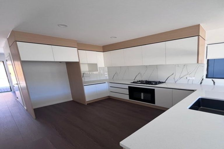 Photo of property in 31 Booralee Avenue, Botany Downs, Auckland, 2010