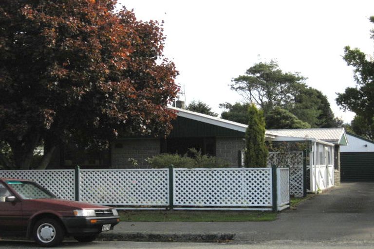 Photo of property in 104 Middlepark Road, Sockburn, Christchurch, 8042