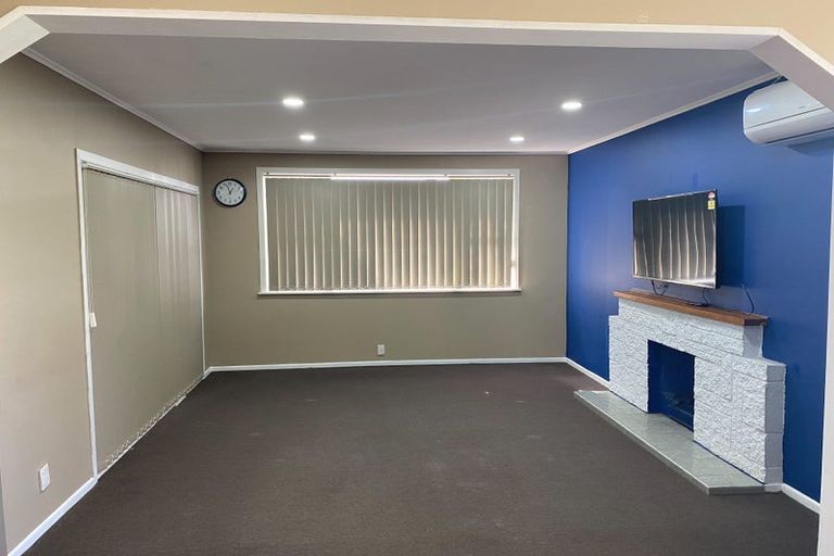 Photo of property in 15 Kiernan Place, Kelston, Auckland, 0602