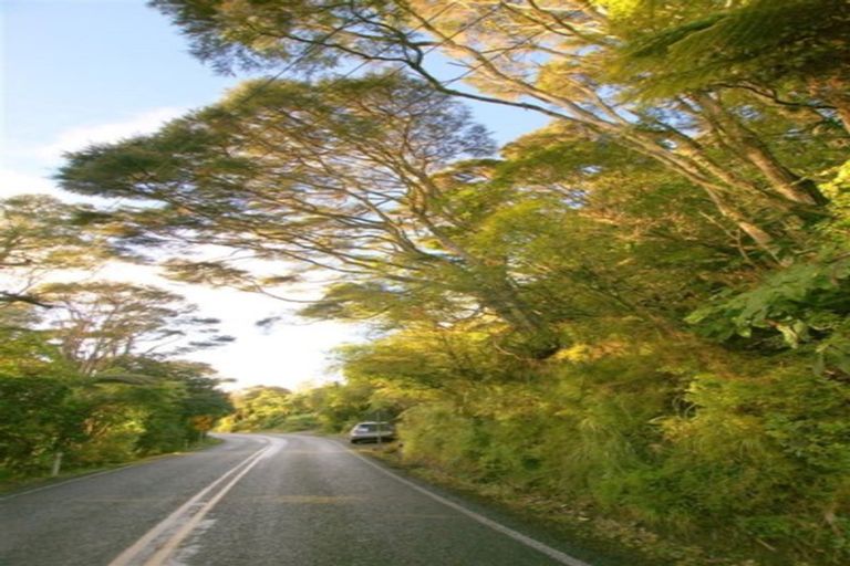 Photo of property in 850 West Coast Road, Waiatarua, Auckland, 0604