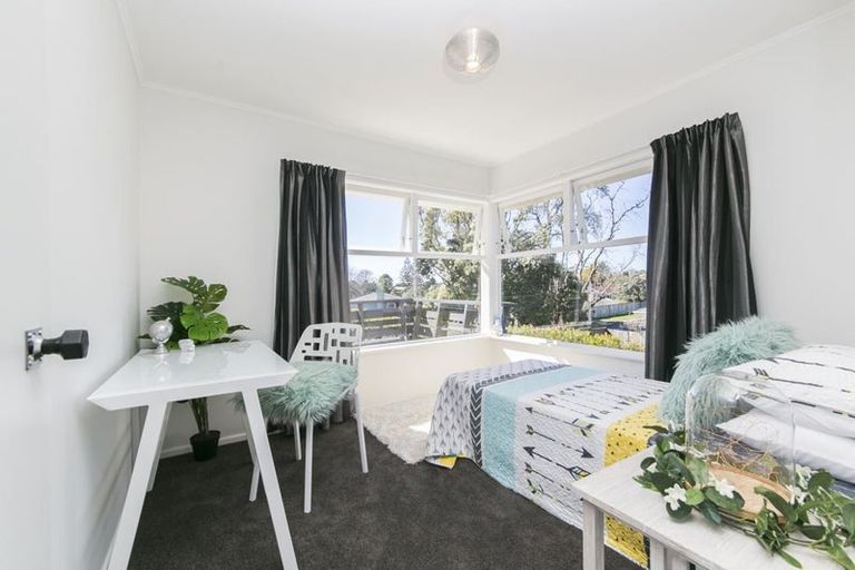 Photo of property in 7 La Rosa Street, Green Bay, Auckland, 0604