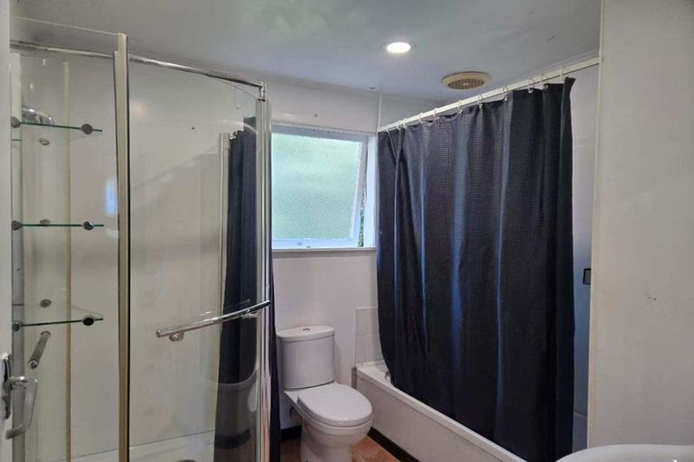 Photo of property in 11 Halberg Street, Glenfield, Auckland, 0629