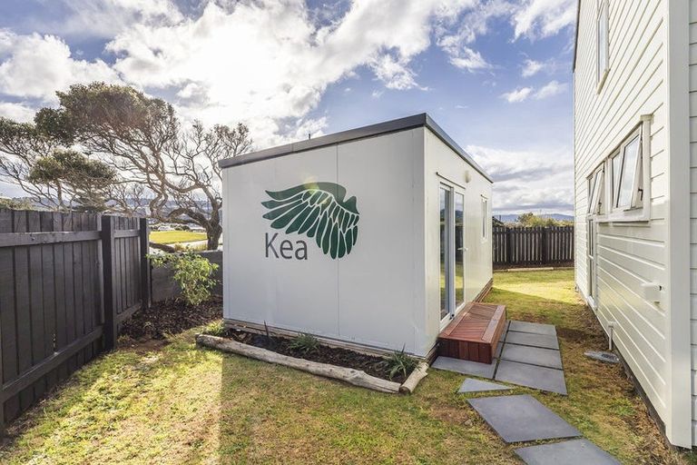 Photo of property in 2/163 Rongotai Road, Rongotai, Wellington, 6022