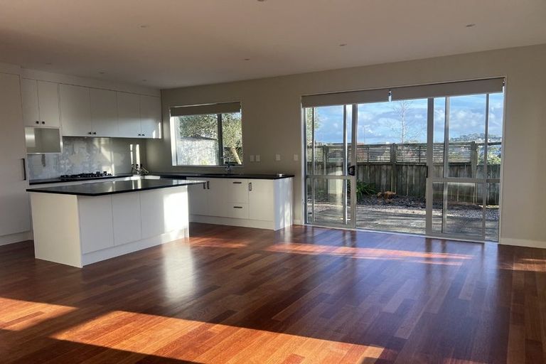 Photo of property in 10 Ballymore Drive, Pinehill, Auckland, 0632
