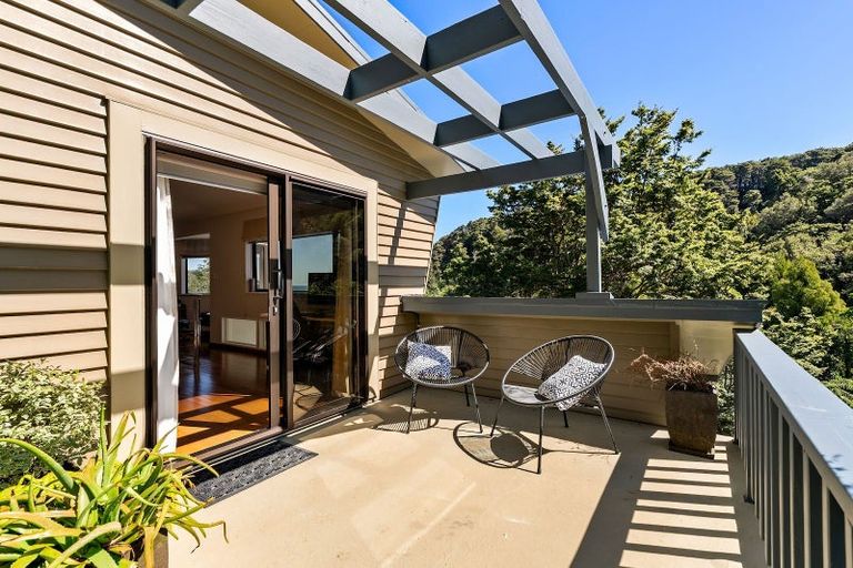 Photo of property in 136 Cheviot Road, Lowry Bay, Lower Hutt, 5013