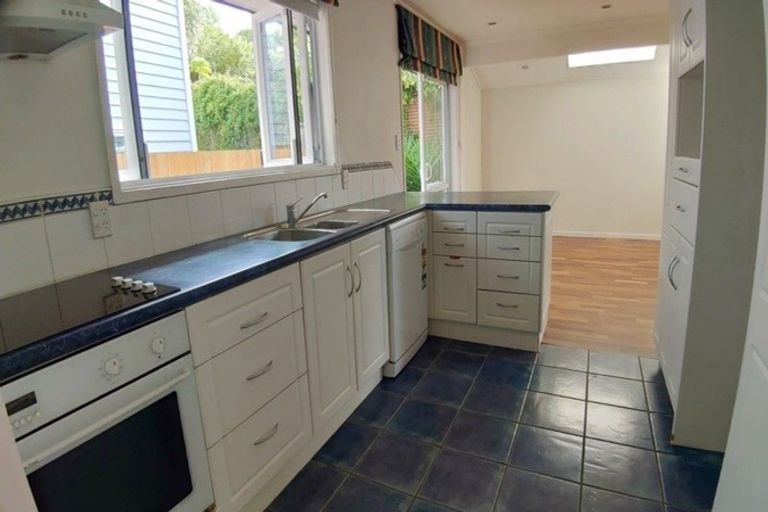 Photo of property in 10 Aralia Road, Sunnynook, Auckland, 0620