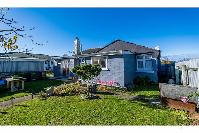 Photo of property in 56 Rhodes Street, Waimate, 7924