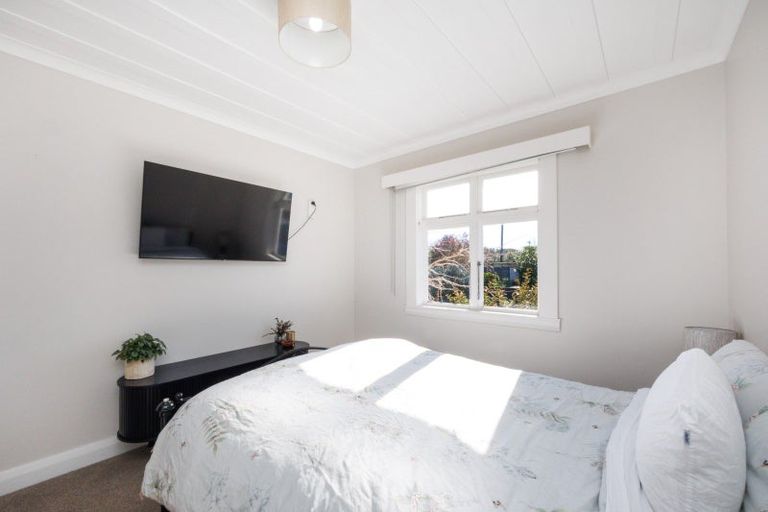 Photo of property in 2 Ngahina Street, Marton, 4710