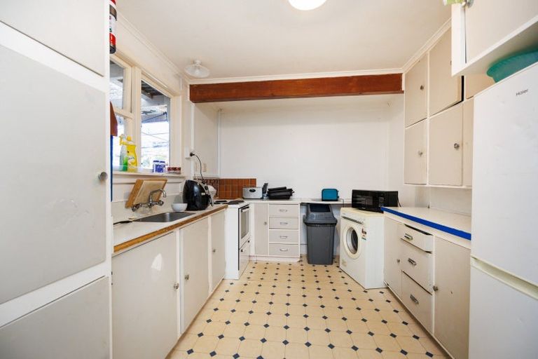 Photo of property in 2 Antrim Place, Hokowhitu, Palmerston North, 4410