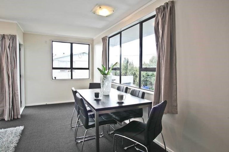 Photo of property in 1/184 Chivalry Road, Glenfield, Auckland, 0629