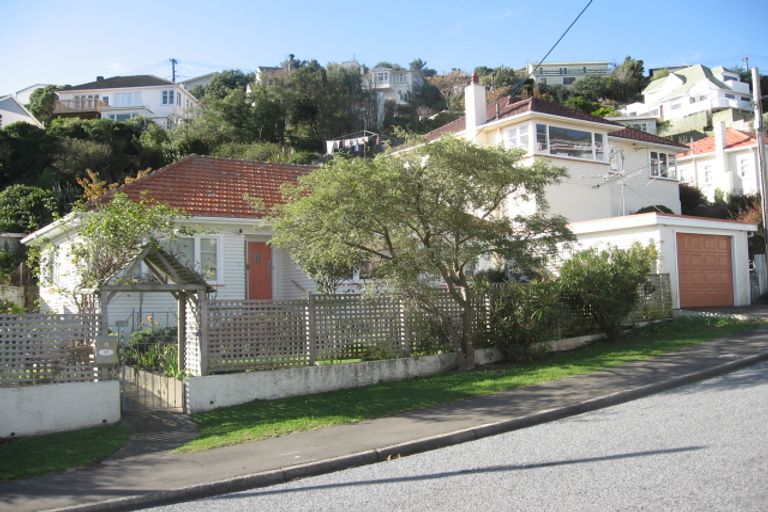 Photo of property in 17 Ashleigh Crescent, Miramar, Wellington, 6022