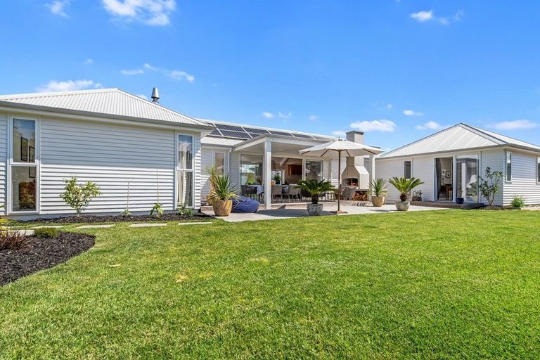 Photo of property in 8 Awanui Crescent, Matakana, Warkworth, 0985