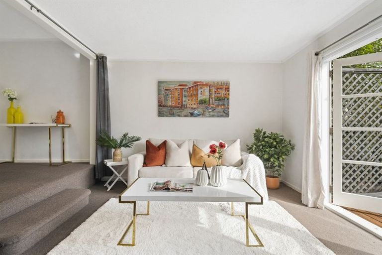 Photo of property in 1/23a Cliff Road, Torbay, Auckland, 0630