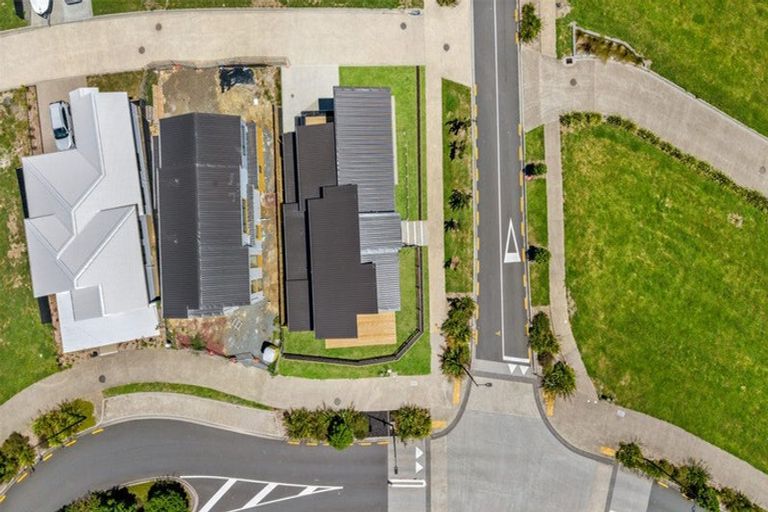 Photo of property in 14 Parkmore Drive, Rosehill, Papakura, 2113