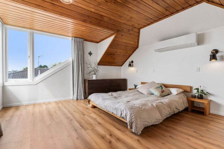 Photo of property in 2/36 Beulah Avenue, Rothesay Bay, Auckland, 0630