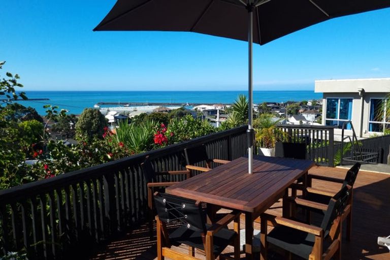 Photo of property in 9 South Road, Moturoa, New Plymouth, 4310