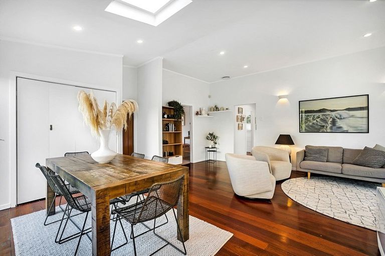 Photo of property in 22 Wright Road, Point Chevalier, Auckland, 1022