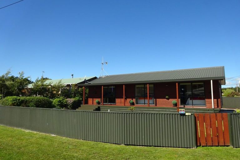 Photo of property in 11 Te Awa Street, Foxton Beach, Foxton, 4815