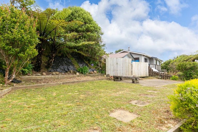 Photo of property in 17 Cheltenham Terrace, Newlands, Wellington, 6037
