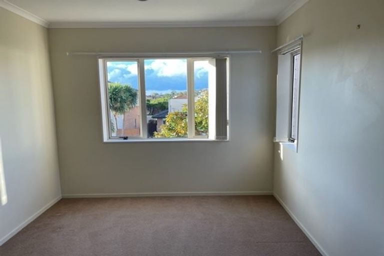 Photo of property in 28 Maypark Crescent, Flat Bush, Auckland, 2016