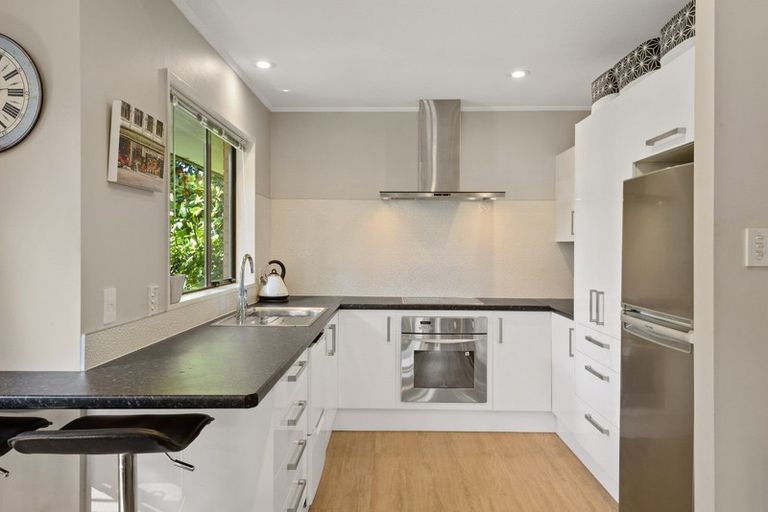 Photo of property in 15 Castle Way, Beckenham, Christchurch, 8023