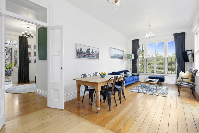 Photo of property in 45 Huka Road, Birkenhead, Auckland, 0626