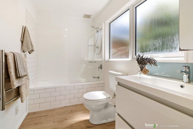 Photo of property in 6 Rua Street, Lyall Bay, Wellington, 6022