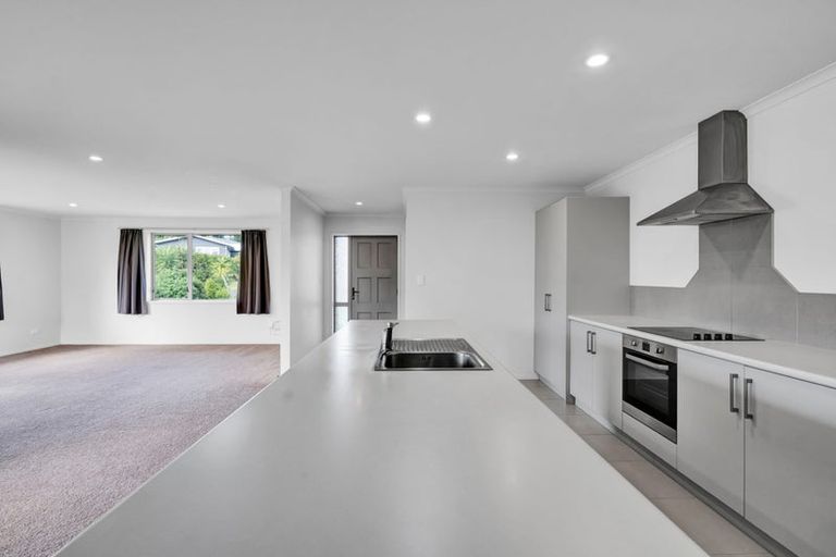 Photo of property in 17 Heta Road, Highlands Park, New Plymouth, 4312