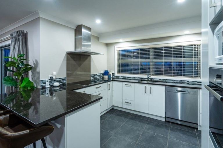 Photo of property in 55 Waipunahau Road, Waikanae, 5036