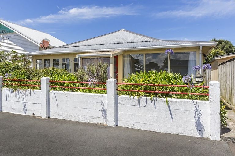Photo of property in 137 Apu Crescent, Lyall Bay, Wellington, 6022