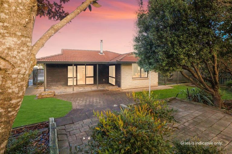 Photo of property in 100 John F Kennedy Drive, Milson, Palmerston North, 4414