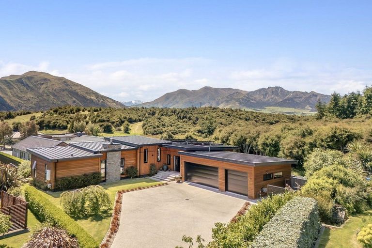 Photo of property in 20 Edgewood Place, Wanaka, 9305