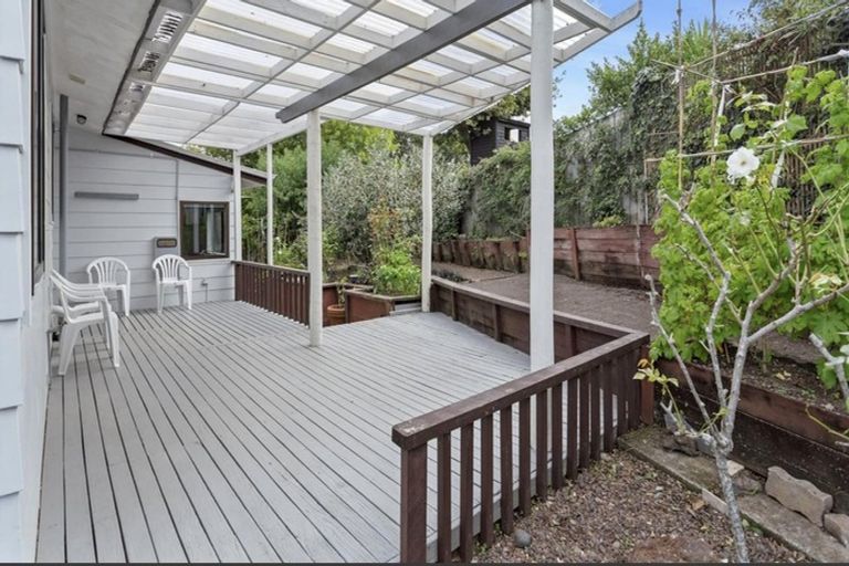 Photo of property in 30 Mannering Place, Hillcrest, Auckland, 0627