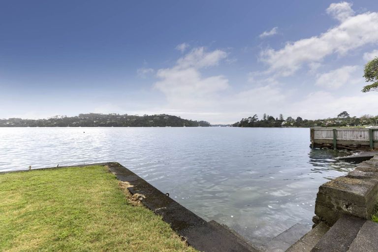 Photo of property in 64 The Terrace, Herald Island, Auckland, 0618