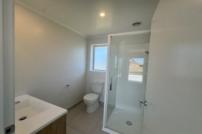 Photo of property in 30 Te Piriti Road, One Tree Point, 0118