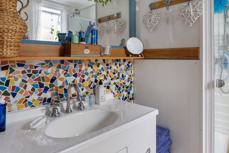 Photo of property in 35 York Street, Picton, 7220