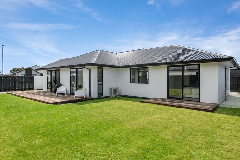 Photo of property in 12 Muirhill Street, Halswell, Christchurch, 8025