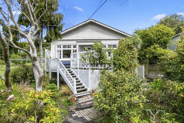 Photo of property in 27 Marine Parade, Macandrew Bay, Dunedin, 9014