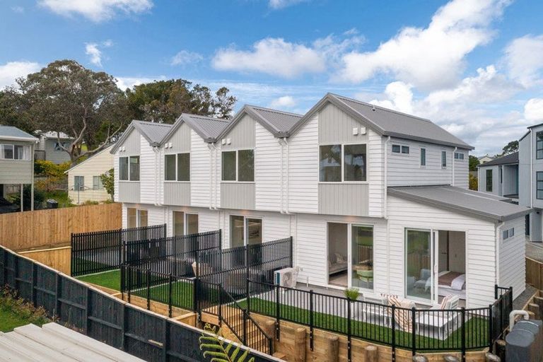 Photo of property in 7c Camrose Place, Glenfield, Auckland, 0629