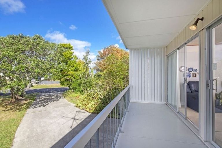 Photo of property in 76 Beechdale Crescent, Pakuranga Heights, Auckland, 2010