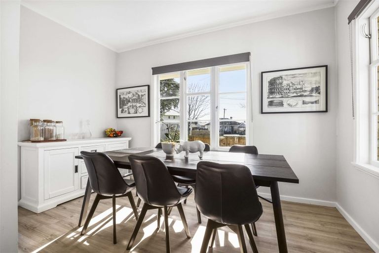 Photo of property in 2 Old Farm Road, Hamilton East, Hamilton, 3216