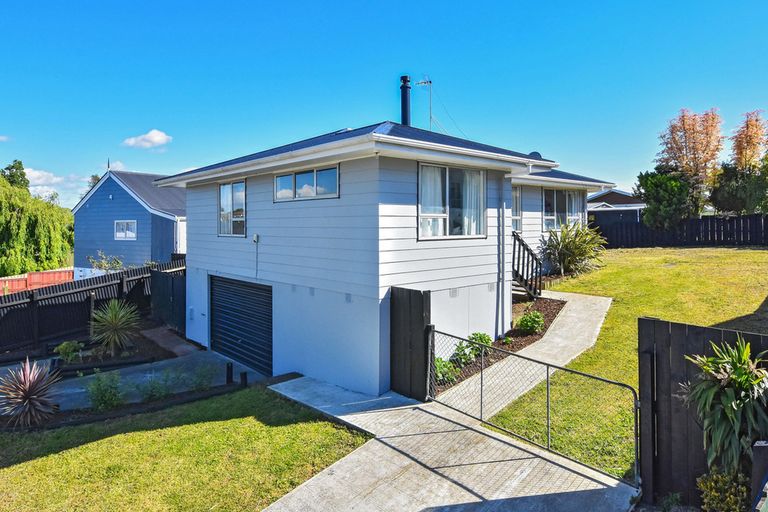 Photo of property in 35 Moncrieff Avenue, Clendon Park, Auckland, 2103