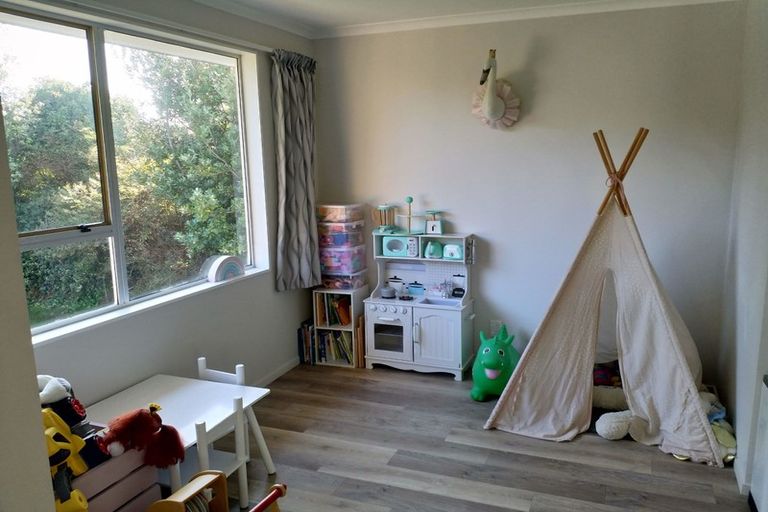 Photo of property in 43a Hicks Close, Whitby, Porirua, 5024