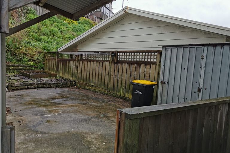 Photo of property in 39 Akaroa Drive, Maupuia, Wellington, 6022