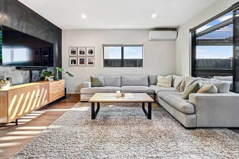 Photo of property in 19 Konoba Avenue, Kumeu, 0810