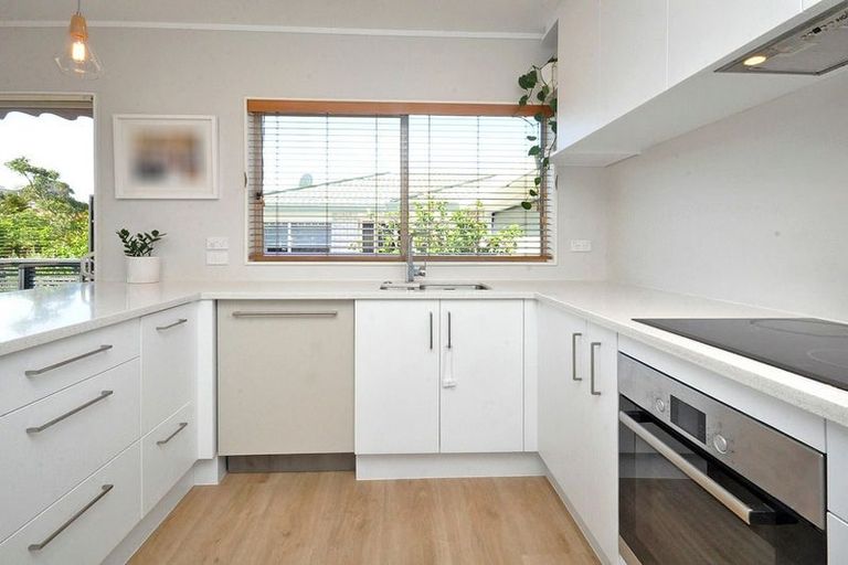 Photo of property in 22a Greta Place, Stanmore Bay, Whangaparaoa, 0932
