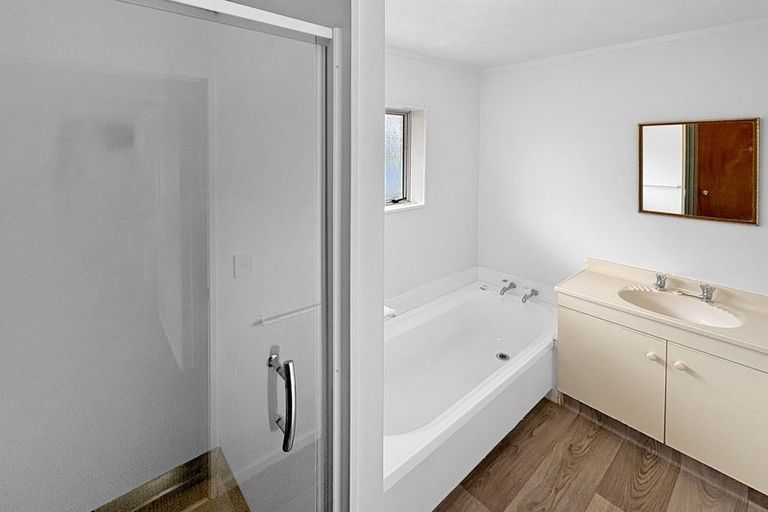 Photo of property in 1a Hendon Place, West End, Palmerston North, 4412