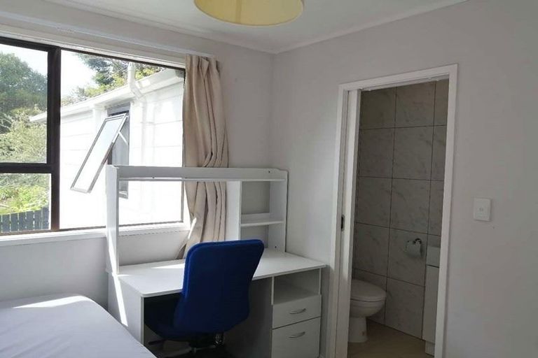 Photo of property in 4 Garner Place, Glenfield, Auckland, 0629