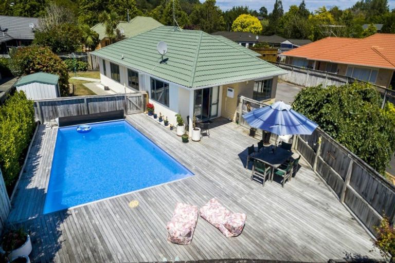 Photo of property in 8 Carlow Grove, Birchville, Upper Hutt, 5018