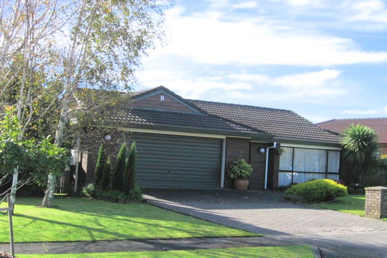 Photo of property in 7 Channing Crescent, Botany Downs, Auckland, 2010
